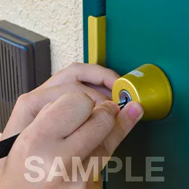 倉庫の扉を開けられなくなったため倉庫の扉を破壊解錠｜東京都世田谷区